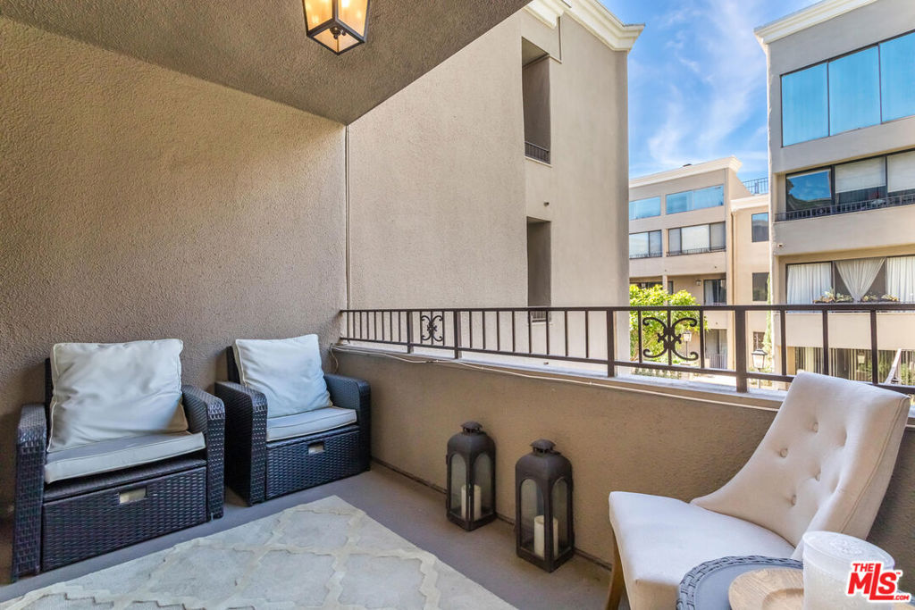 8455 Fountain Avenue 414