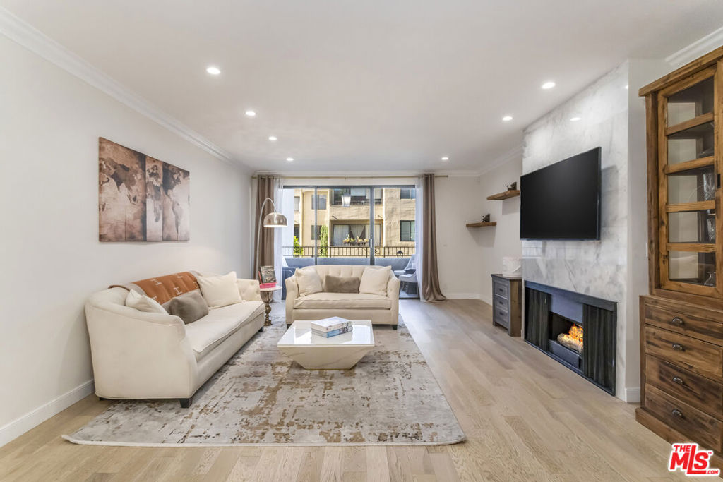 8455 Fountain Avenue 414