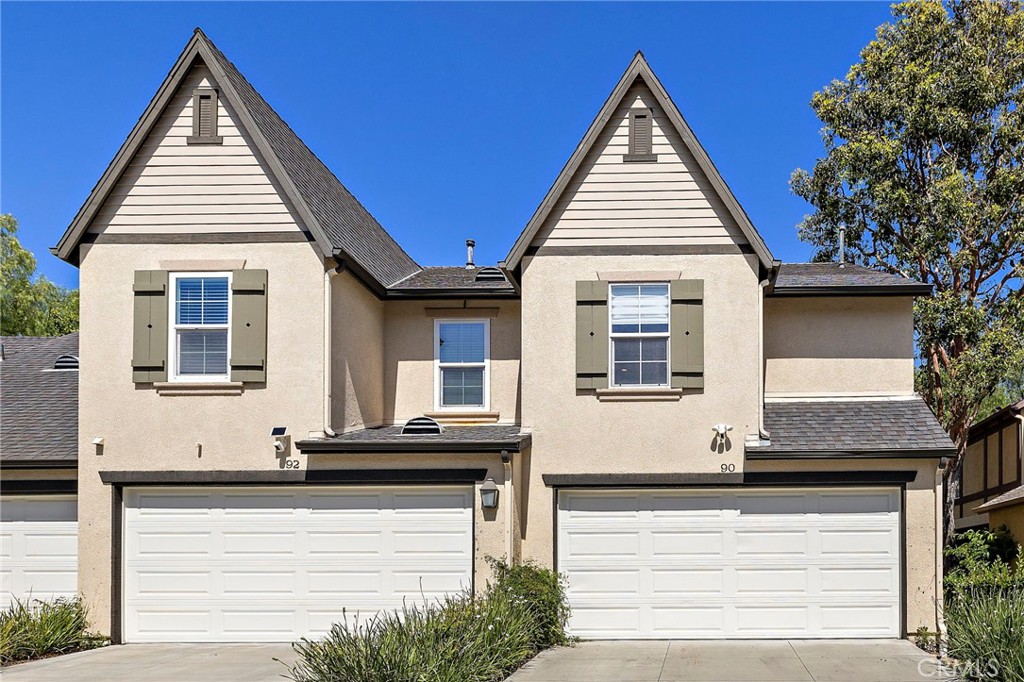 90 Three Vines Court