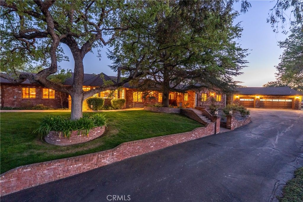 Photo of 6125 El Pomar Dr, Templeton, CA 93465 (MLS # NS26061296)