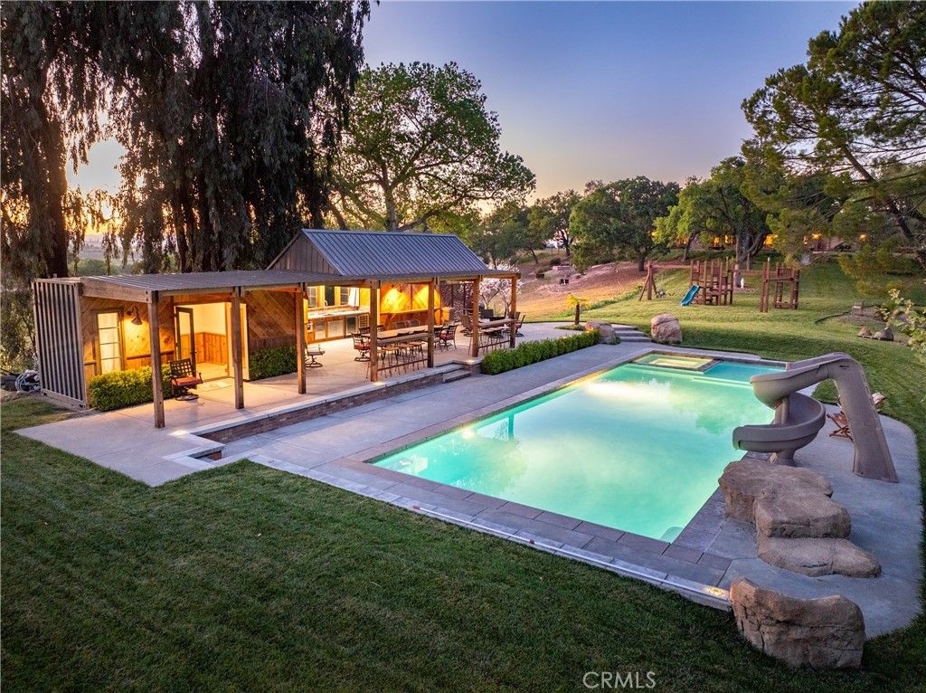 Photo of 6125 El Pomar Dr, Templeton, CA 93465 (MLS # NS26061296)