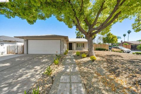 Photo of 2 Viking Way Way, Pittsburg, CA 94565 (MLS # 41128189)