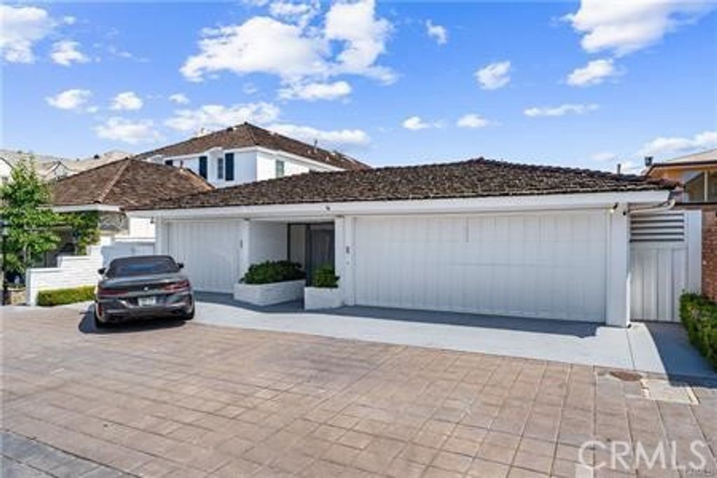 Photo of 11 Harbor Island, Newport Beach, CA 92660 (MLS # OC25241597)