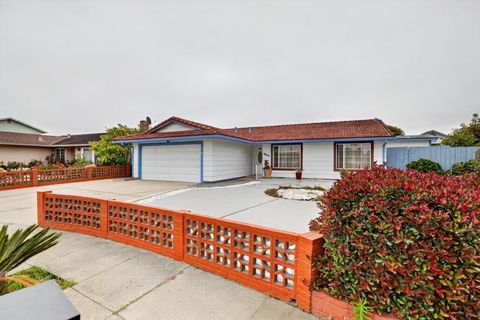 Photo of 18624 Eisenhower Street, Salinas, CA 93906 (MLS # ML82047257)