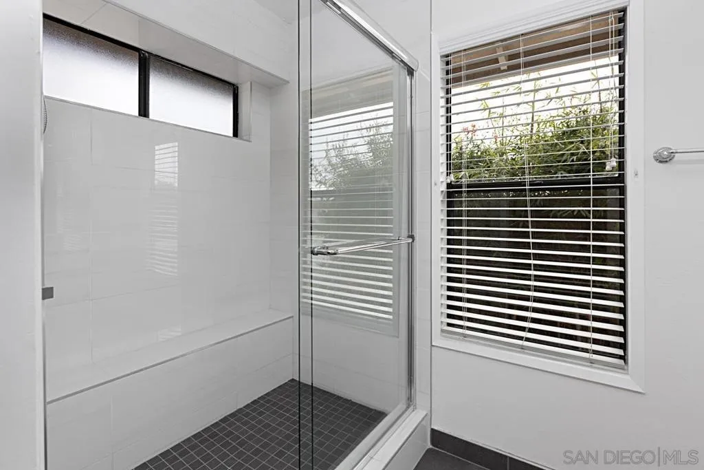 La Jolla, California 92037, United States, 5 Bedrooms Bedrooms, ,4 BathroomsBathrooms,Residential,Active,243608