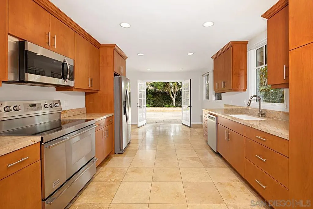 La Jolla, California 92037, United States, 5 Bedrooms Bedrooms, ,4 BathroomsBathrooms,Residential,Active,243608