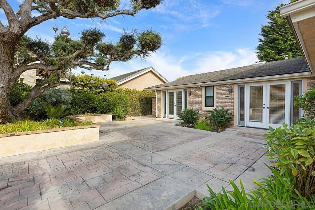 La Jolla, California 92037, United States, 5 Bedrooms Bedrooms, ,4 BathroomsBathrooms,Residential,Active,243608