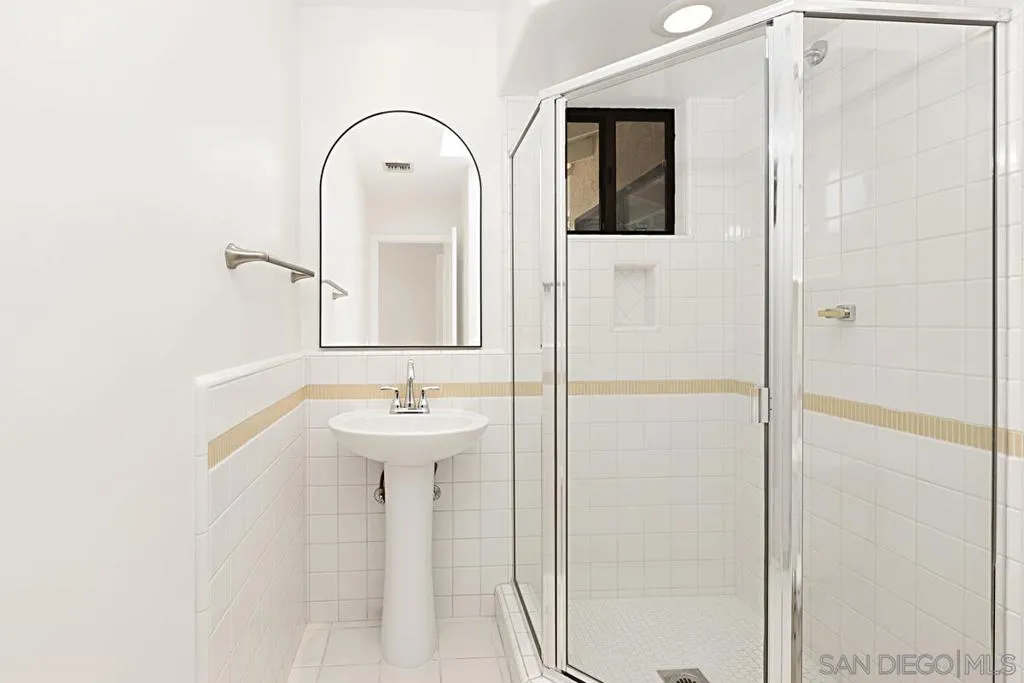 La Jolla, California 92037, United States, 5 Bedrooms Bedrooms, ,4 BathroomsBathrooms,Residential,Active,243608