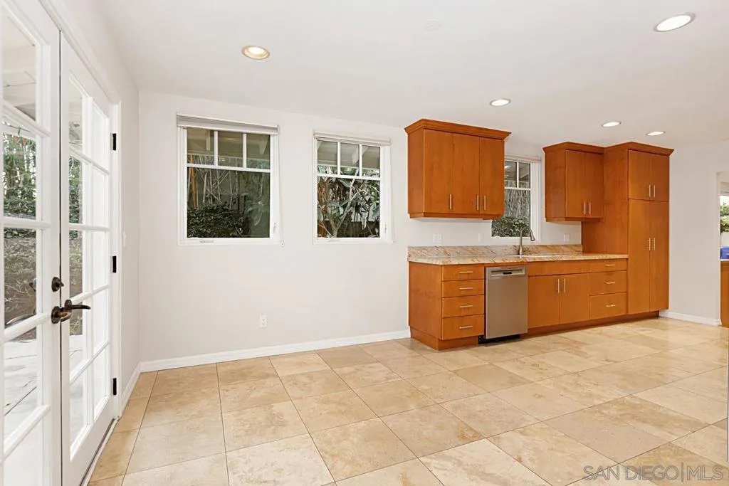 La Jolla, California 92037, United States, 5 Bedrooms Bedrooms, ,4 BathroomsBathrooms,Residential,Active,243608