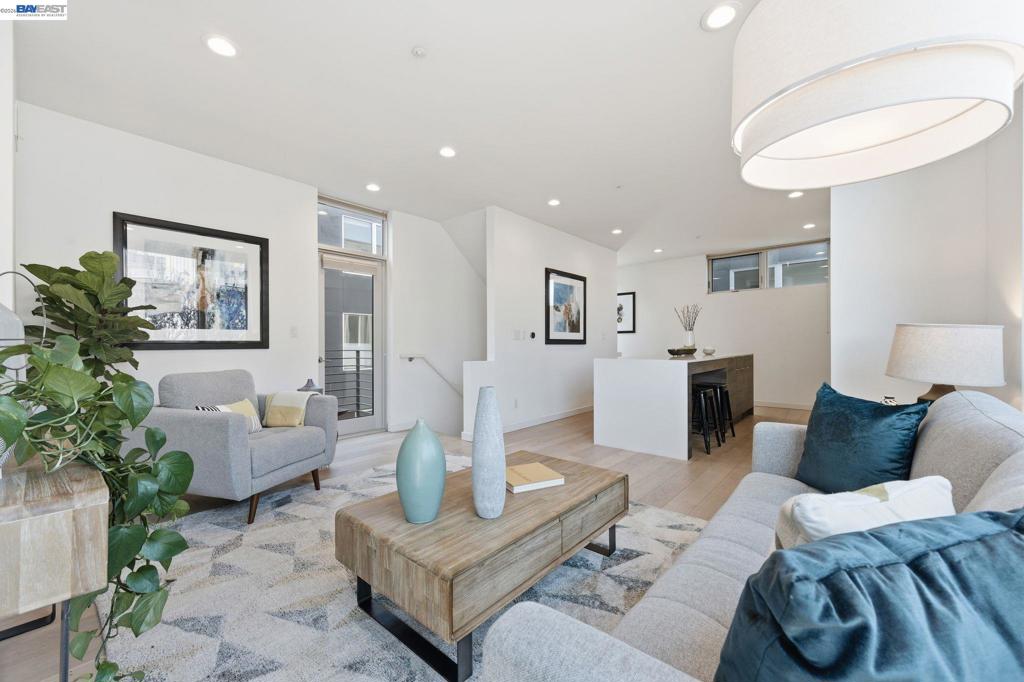 857 W Grand Ave