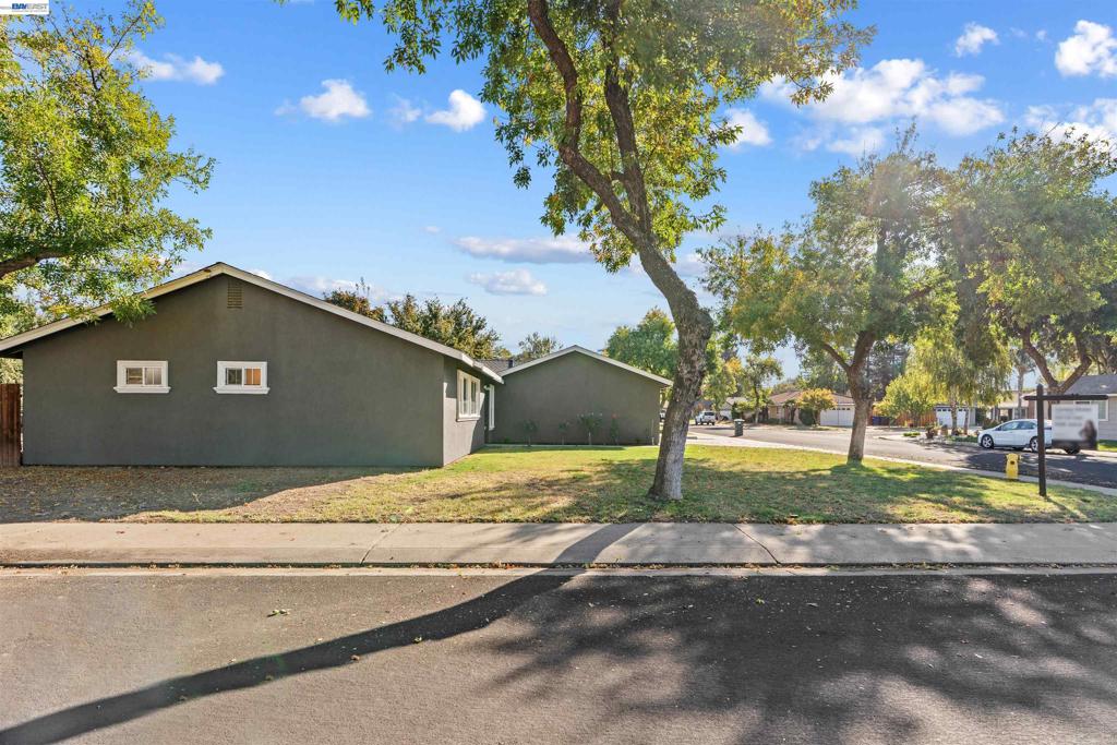 2713 Finlandia Ave