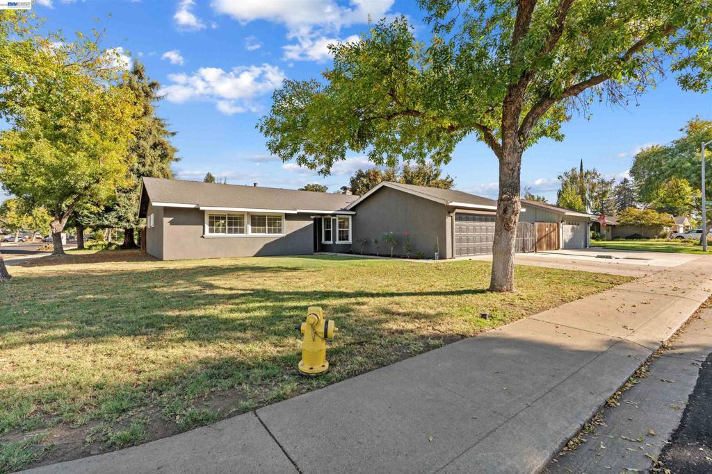 2713 Finlandia Ave