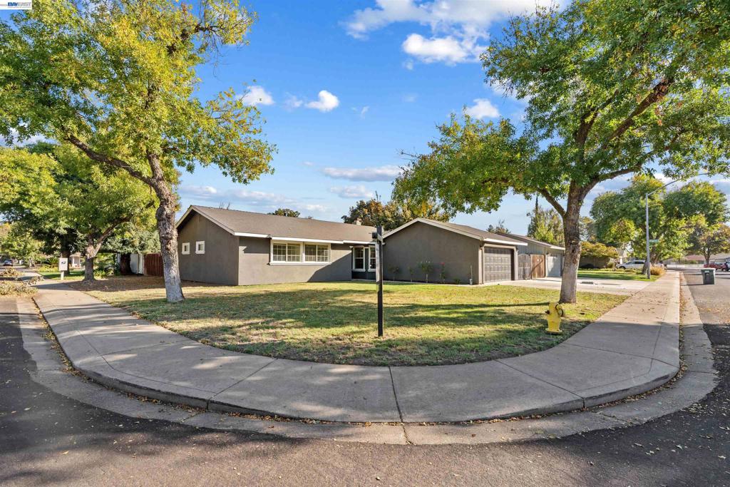 2713 Finlandia Ave