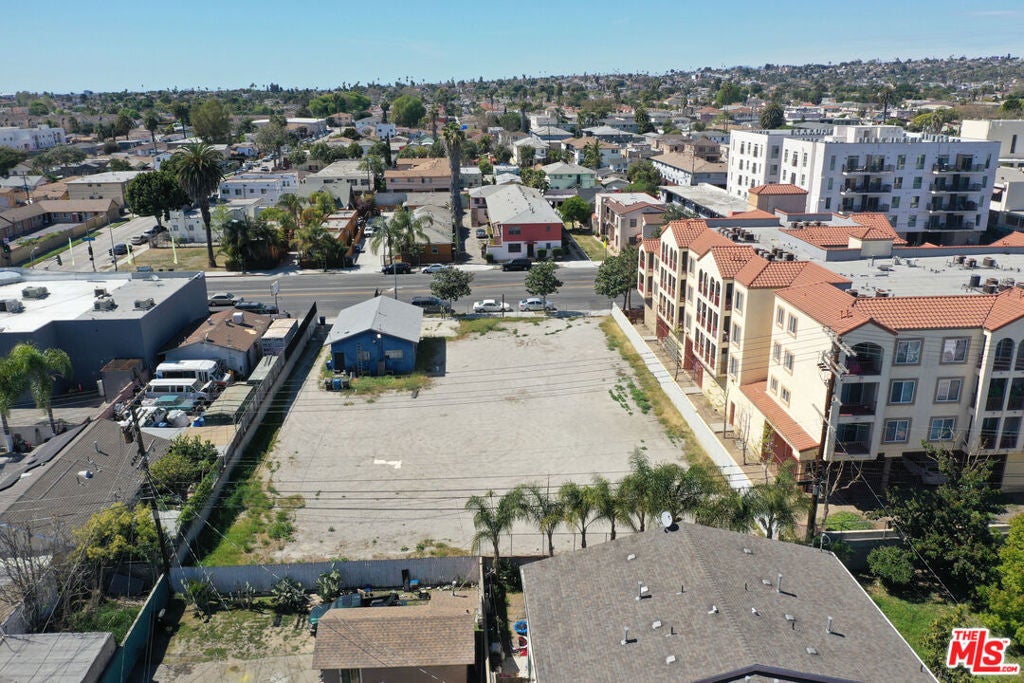 6200 Crenshaw Boulevard