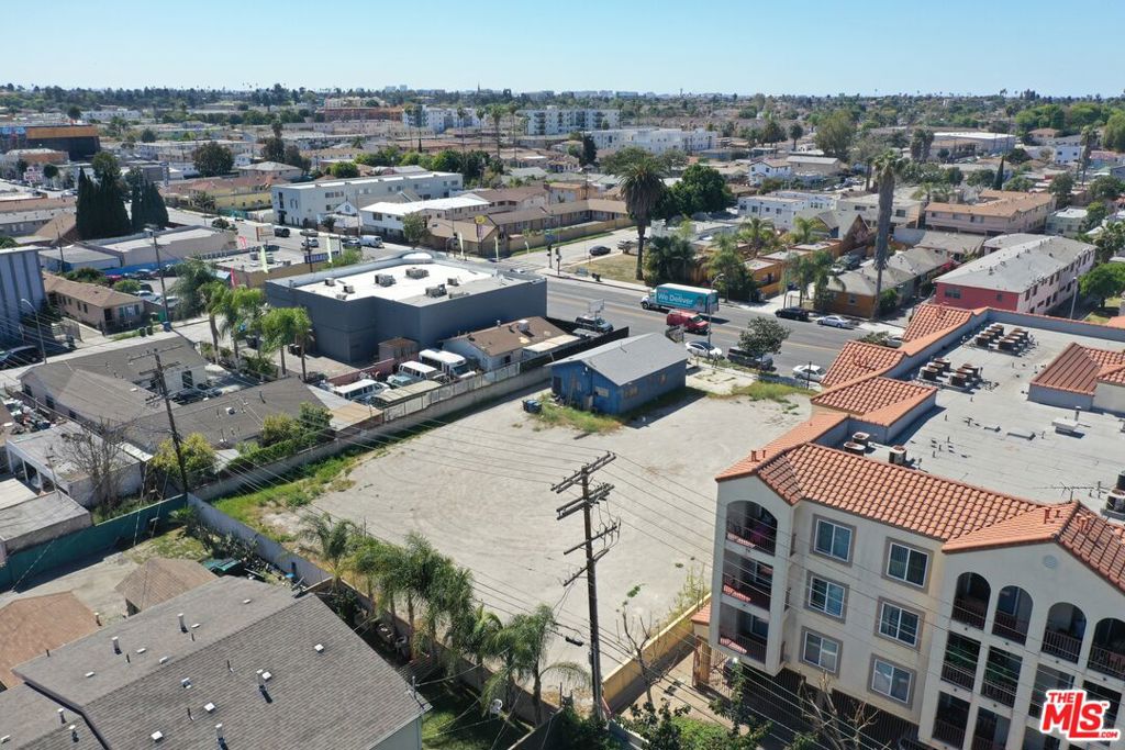6200 Crenshaw Boulevard