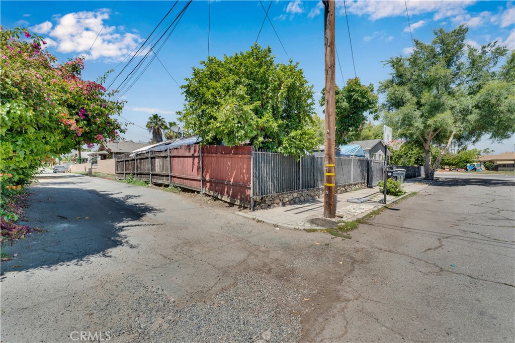 1702 N Sierra Way