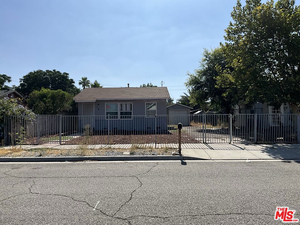 Super cute bungalow available for rent in Hemet! This quaint 2 bed 2 bath property is available and has a ton of upgrades. New flooring, new paint, updated kitchen, interior washer/dryer hookups! It doesn't get much better than this.