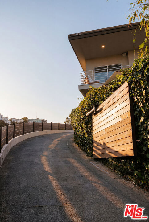 8555 Hollywood Boulevard
