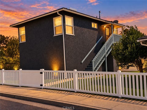 Photo of 118 Grandview Street, Pasadena, CA 91103 (MLS # CV26200902)