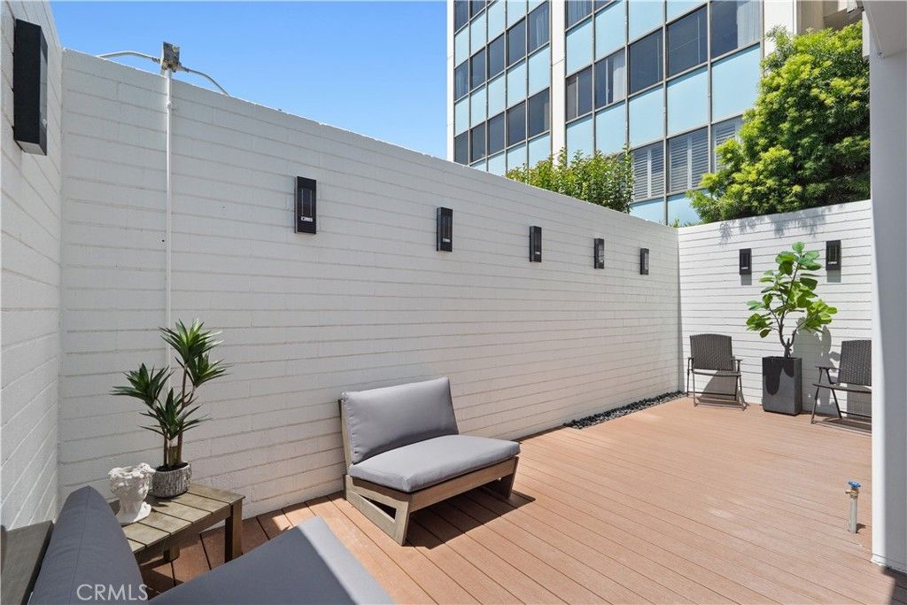 listing image 130726401136631005206