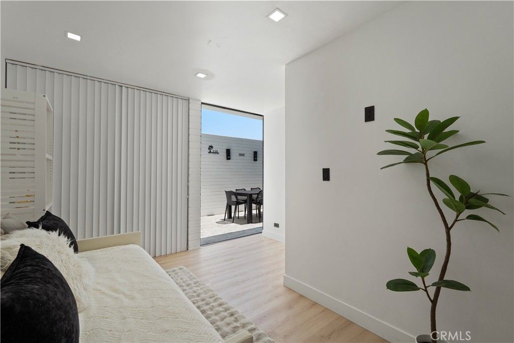 listing image 130722478067676701321