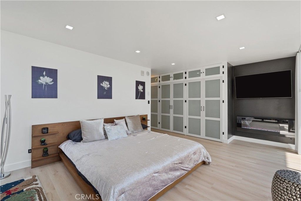 listing image 130727911044279038018