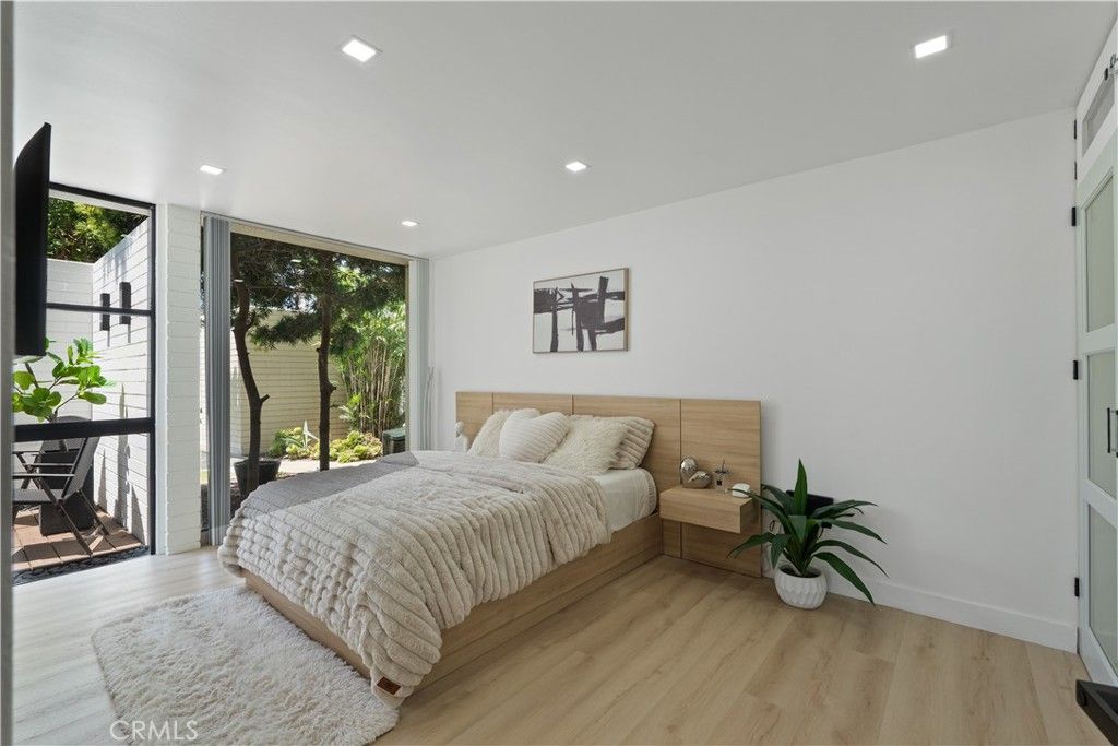 listing image 130726077080845256195