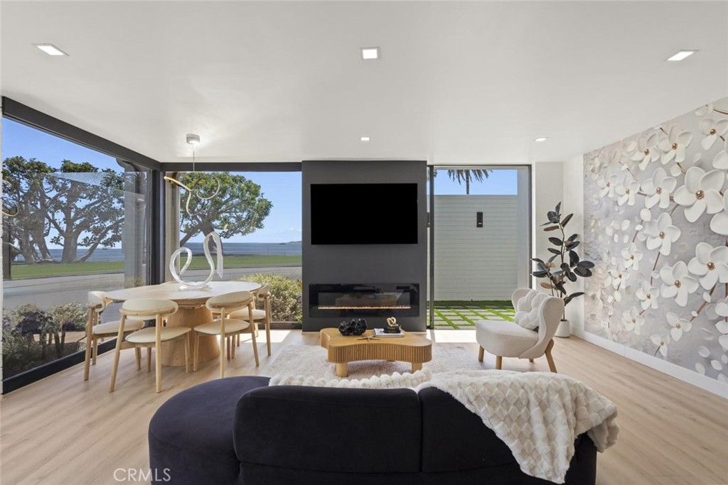 listing image 130726625469818647179