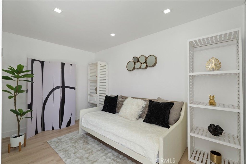 listing image 130727170242674057618