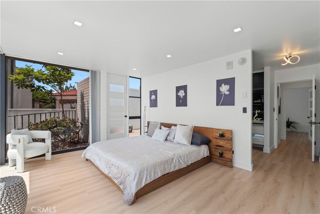 listing image 130725818498883873513