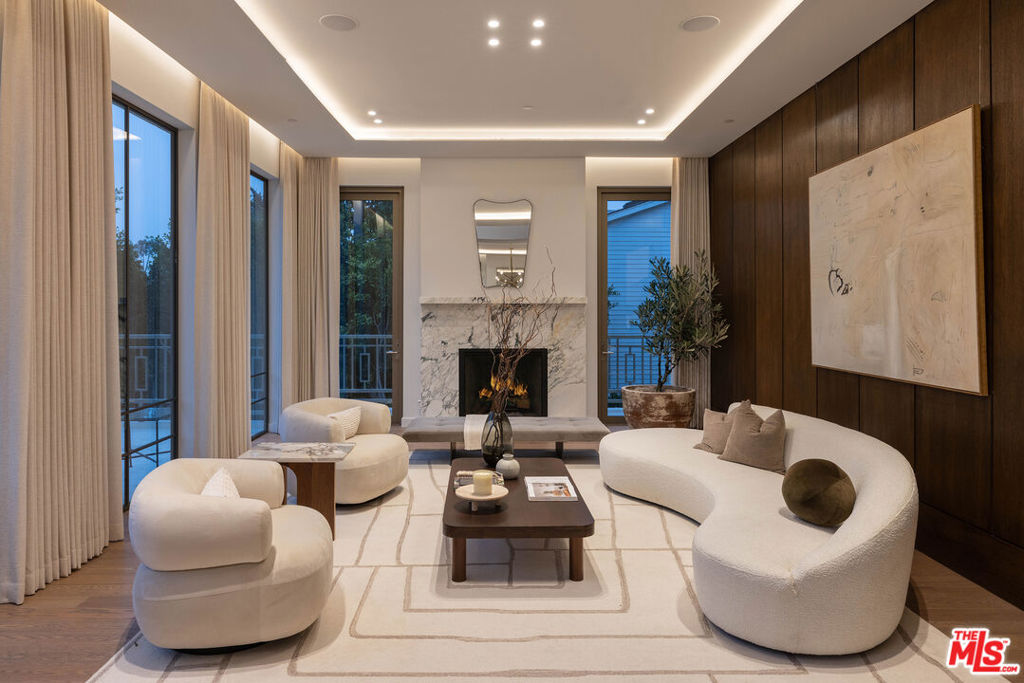 1395 N Doheny Drive