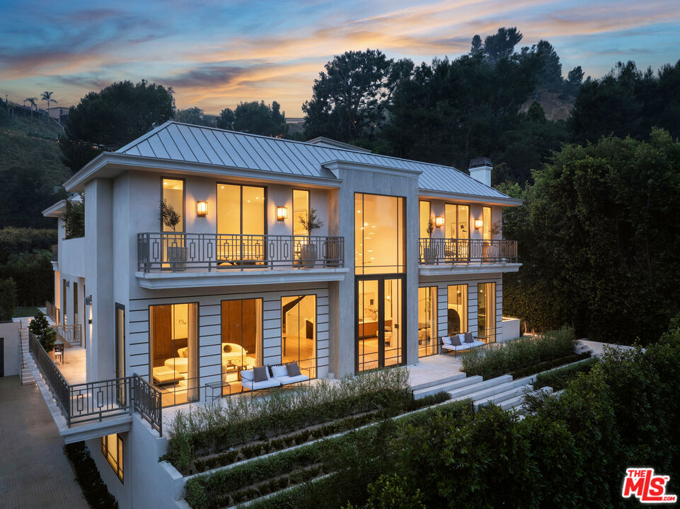 1395 N Doheny Drive