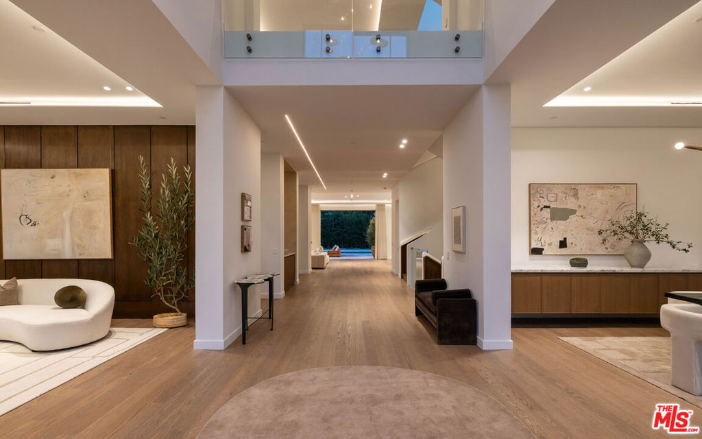 1395 N Doheny Drive
