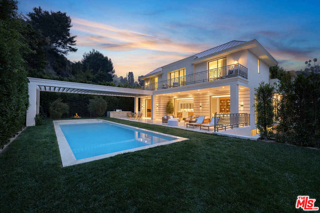 1395 N Doheny Drive