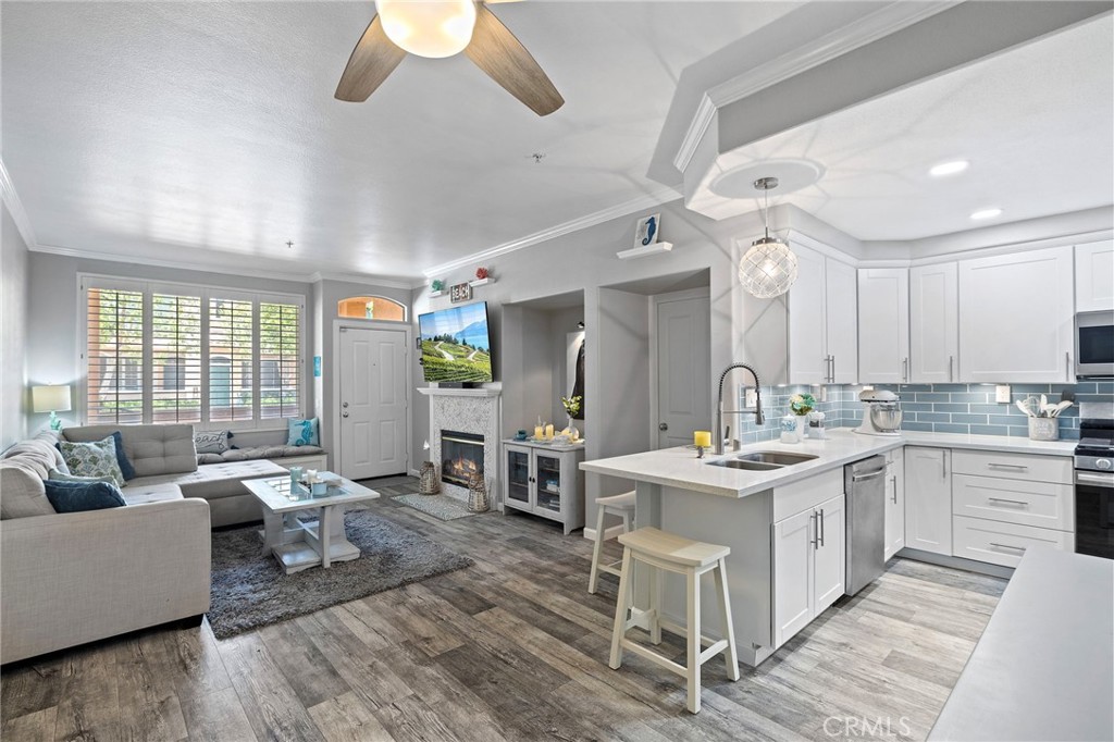 3204 Ladrillo Aisle