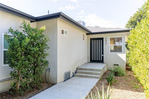 Photo of 6837 Yolanda Avenue, Reseda, CA 91335 (MLS # SR26176734)