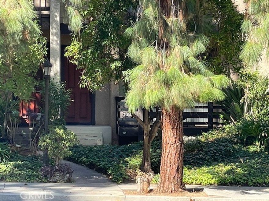 Desirable Warner Village II Townhome!
This well-maintained tri-level townhome offers 3 spacious bedrooms, 3 bathrooms, and a versatile bonus room with direct access to a private 2-car garage. Recently updated with fresh paint.
The bright and inviting living room features a cozy fireplace, recessed lighting, and sliding doors that open to a patio. A step-up leads to the formal dining area, complete with a wet bar, cabinetry, mirrored backsplash, and sink. Perfect for entertaining.
The kitchen boasts ample natural light, laminate flooring, a pantry, and tile countertops. All bathrooms include tile flooring, with the primary suite featuring a vanity area and generous closet space. The home's layout provides a sense of privacy and separation between bedrooms.
Located in the heart of Warner Center, this sought-after community offers resort-style amenities including a pool and spa, recreation room, and tennis courts. Walking distance to Warner Park and minutes from Ventura Blvd., shopping, and dining.