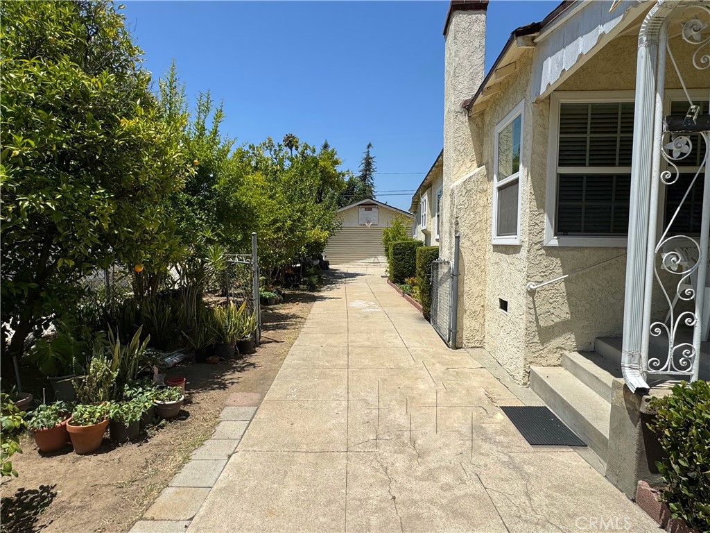 917 N Olive Avenue