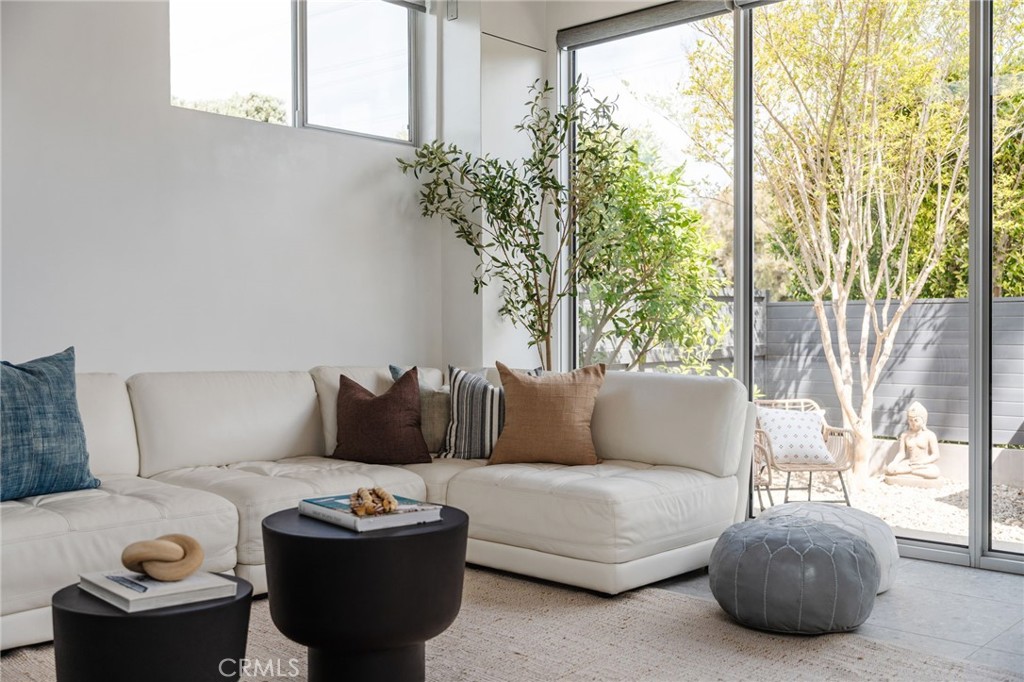 664 Rosecrans Avenue