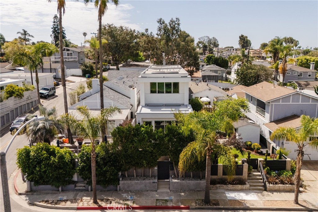 664 Rosecrans Avenue