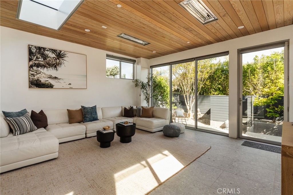 664 Rosecrans Avenue