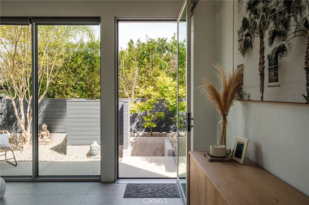 664 Rosecrans Avenue