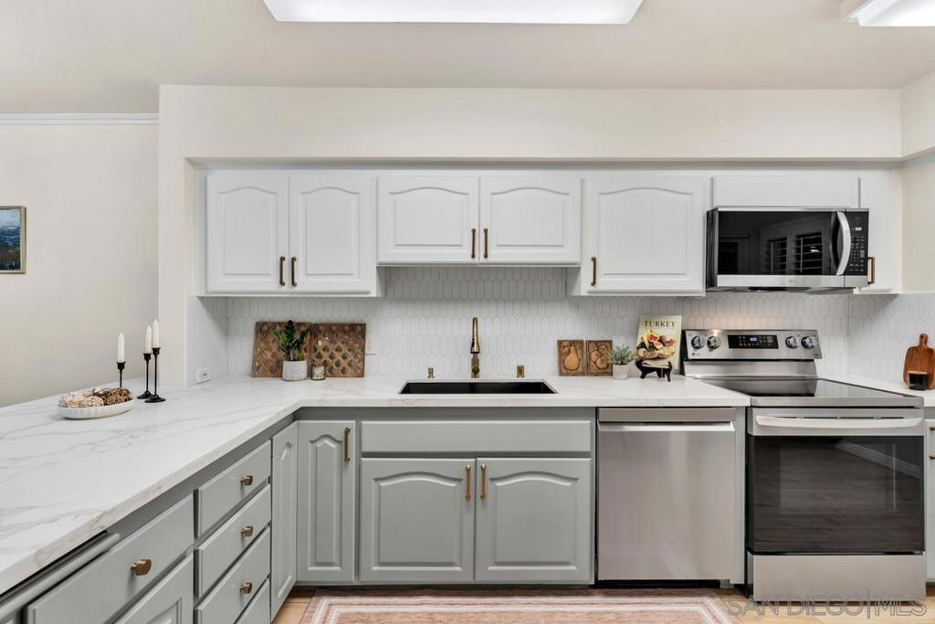 2600 Torrey Pines Rd B17