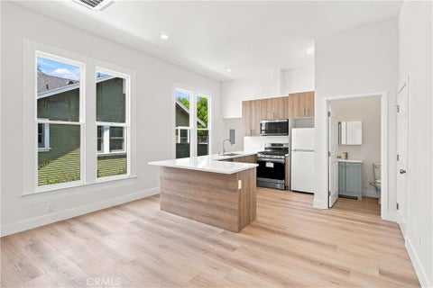 Photo of 3412 W 27th Street, Los Angeles, CA 90018 (MLS # SR26183900)