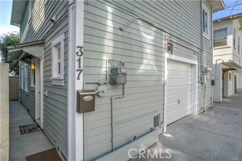 Photo of 317 Bayview Drive, Hermosa Beach, CA 90254 (MLS # SB25243022)
