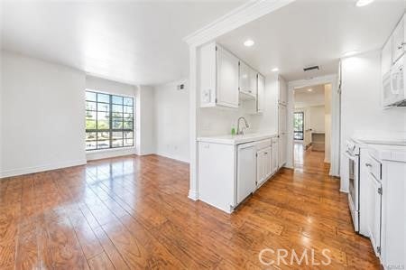 18100 Burbank Boulevard 14
