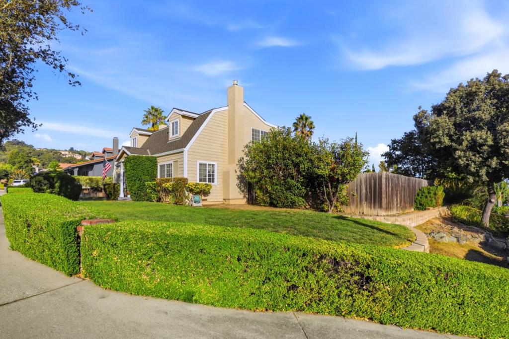1701 Mantelli Drive