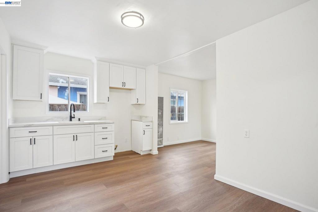 1130 61St Ave