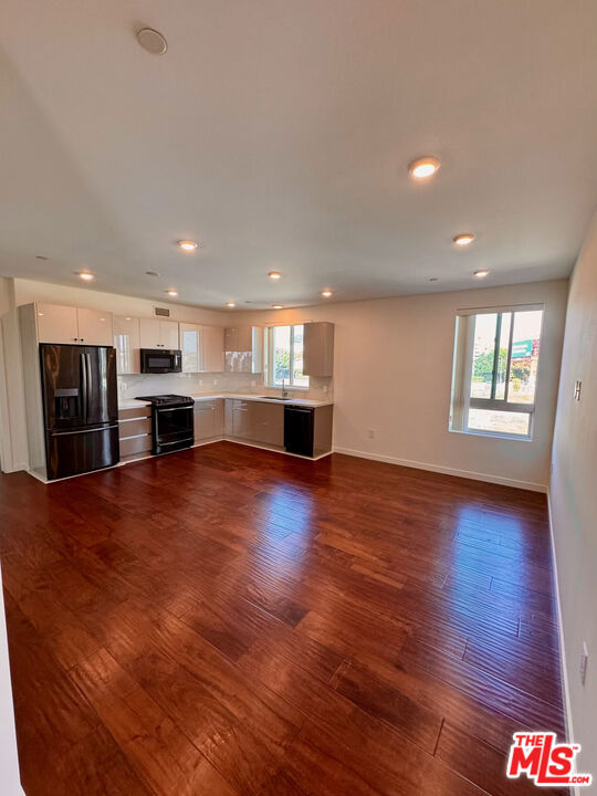 5531 La Mirada Avenue