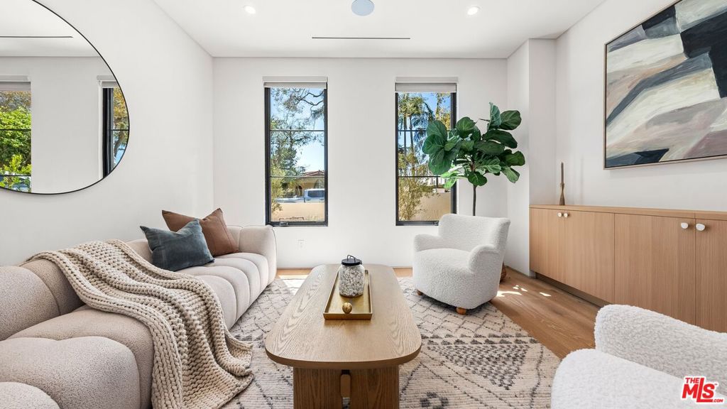 Photo of 1926 Thayer Avenue, Los Angeles, CA 90025 (MLS # 26874507)